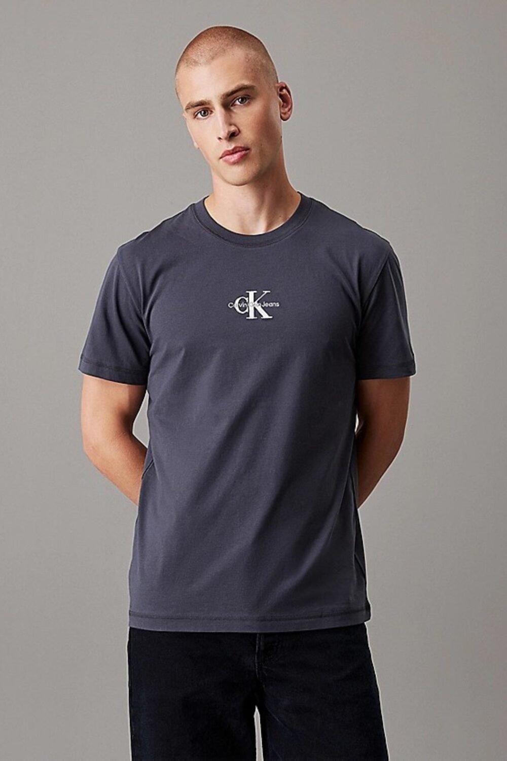 shop_uomo_tshirtuomo_calvinklein_calj30j325649_15045_2262_1_hd.jpg