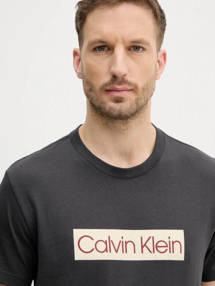 shop_uomo_t_shirtmanicacorta_calvinklein_calj30j327472_15124_13_1_hd.jpg