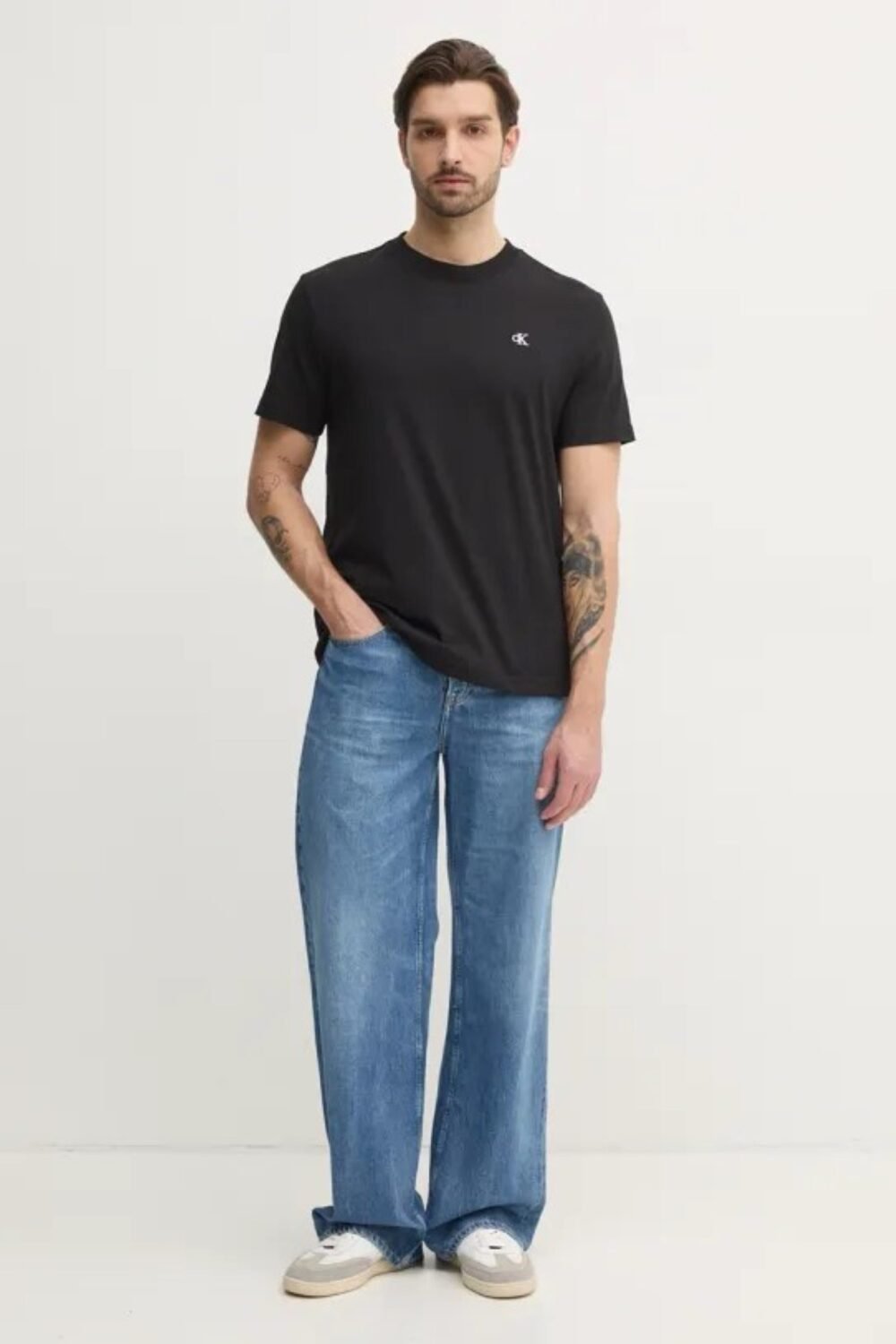 shop_uomo_t_shirtmanicacorta_calvinklein_calj30j327473_15125_10_2_hd.jpg