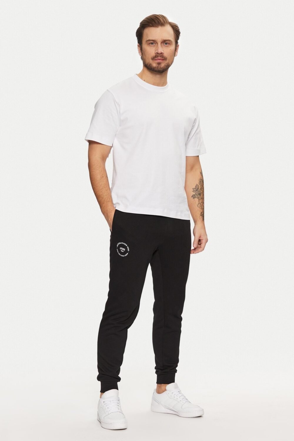shop_uomo_pantalonefelpauomo_jackandjones_jac12268442_15844_2158_1_hd.jpg