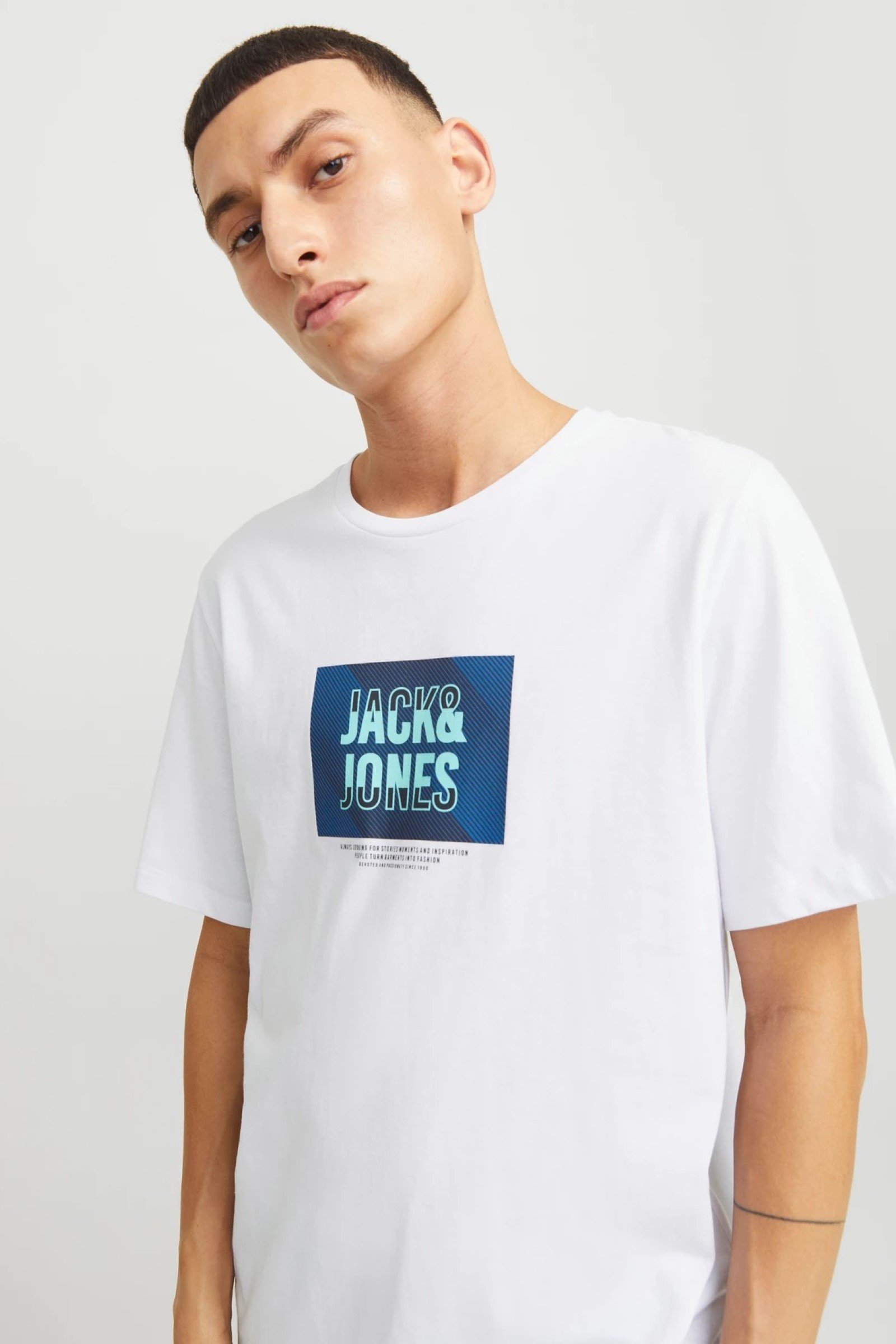 shop_uomo_tshirt_jackandjones_jac12268477_15845_2317_3_hd.jpg