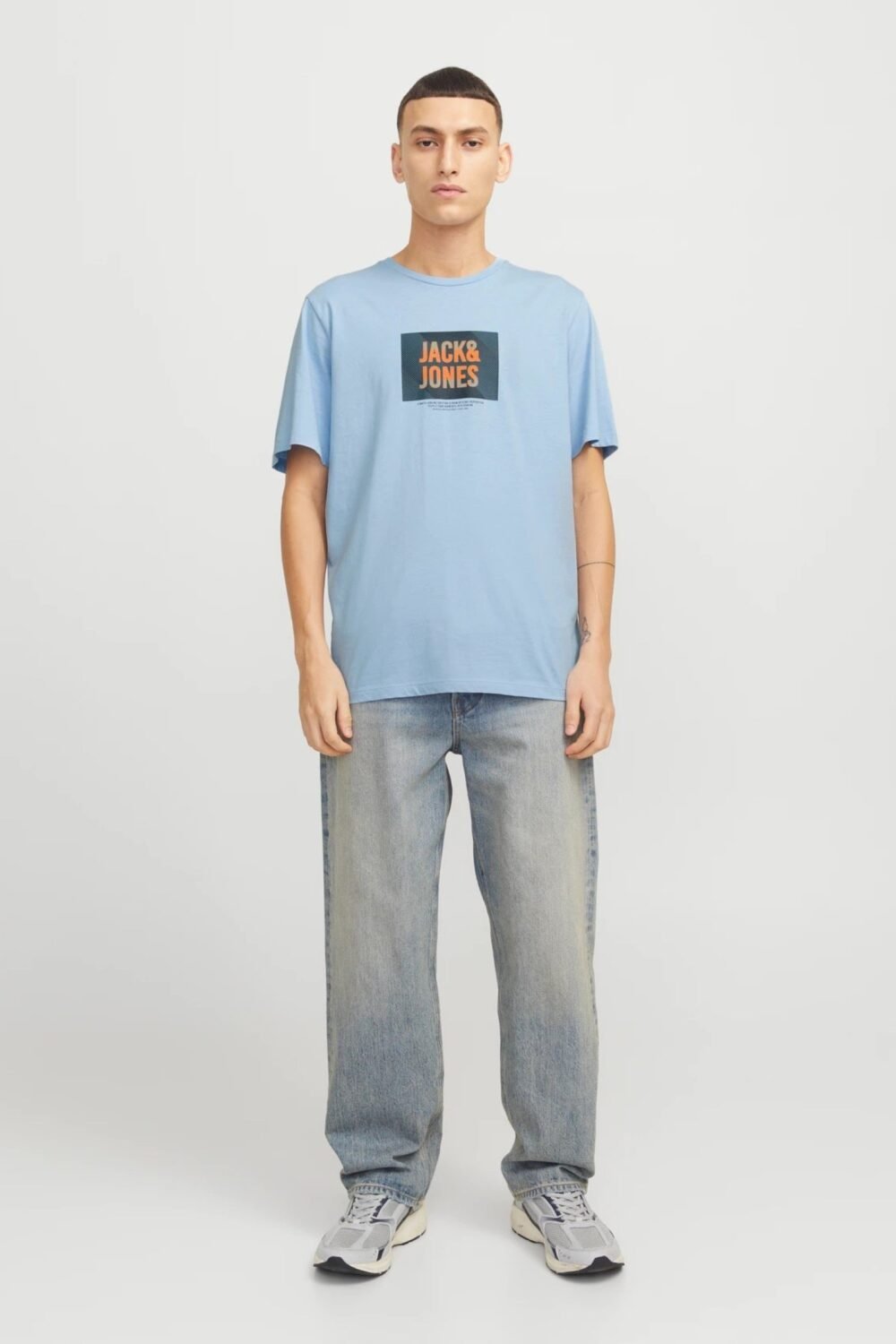 shop_uomo_tshirt_jackandjones_jac12268477_15845_2384_3_hd.jpg